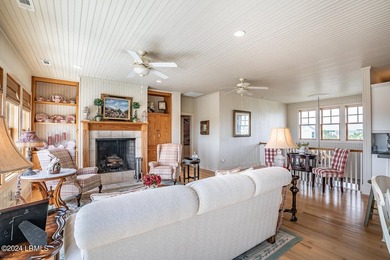 Must-See Harbor Island Gem! Welcome to your dream coastal - photo 8