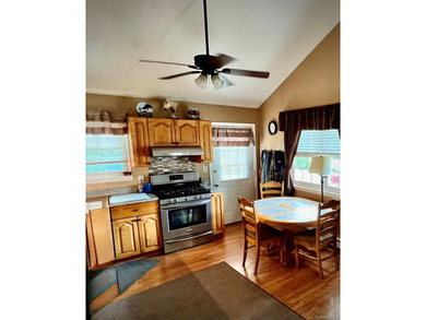Beautifully maintained 3BR, 1BA home with cathedral ceilings in - photo 13