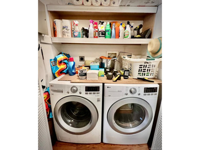 Beautifully maintained 3BR, 1BA home with cathedral ceilings in - photo 14