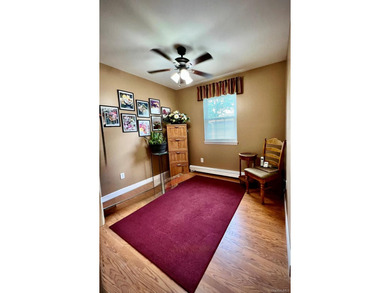 Beautifully maintained 3BR, 1BA home with cathedral ceilings in - photo 17
