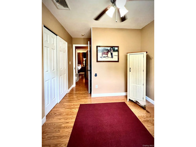 Beautifully maintained 3BR, 1BA home with cathedral ceilings in - photo 18