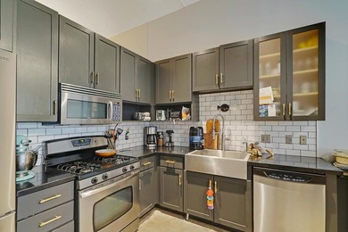 Located in Minneapolis' historic Mill District neighborhood - photo 8