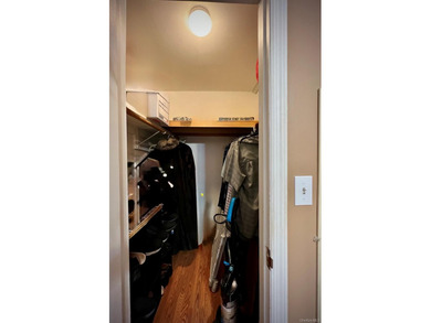 Beautifully maintained 3BR, 1BA home with cathedral ceilings in - photo 21