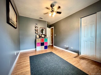 Beautifully maintained 3BR, 1BA home with cathedral ceilings in - photo 24