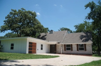 Lake Home For Sale in Gainesville, Texas