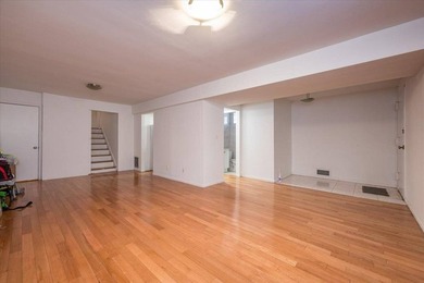 Great Property in Prime Bayside! Spacious 2 family home located - photo 11
