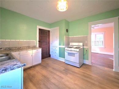 Welcome HOME to 9112 Parmelee Ave, in Cleveland! A charming and - photo 12