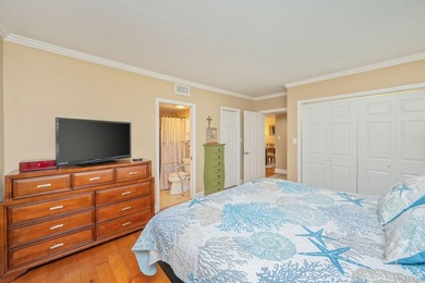 Updated one-bedroom, one-bath condo in Leisure Condominiums with - photo 21
