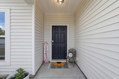 Discover your perfect oasis in this well-maintained 3-bedroom - photo 4