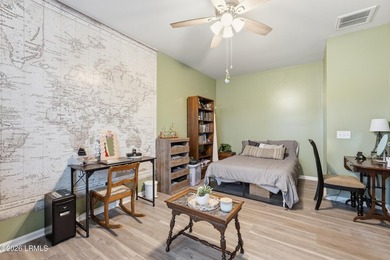 Discover your perfect oasis in this well-maintained 3-bedroom - photo 8