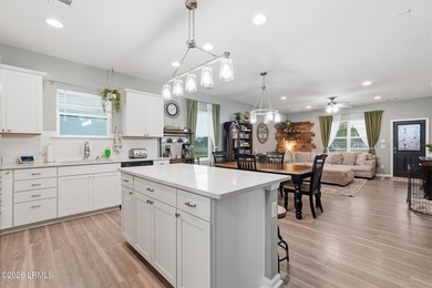 Discover your perfect oasis in this well-maintained 3-bedroom - photo 10