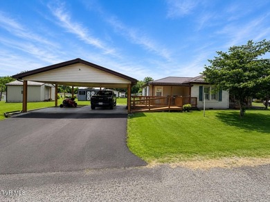 Welcome home to this well-maintained and move-in-ready property - photo 3