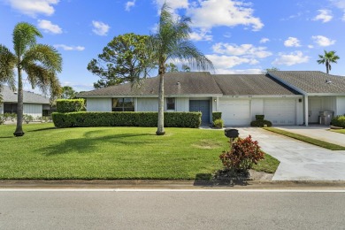 Lake Home For Sale in Palm Beach Gardens, Florida