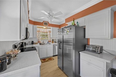 Beautifully updated and remodeled 1st floor condo in the - photo 4