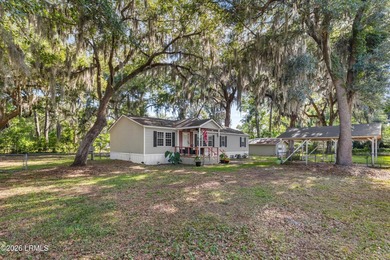 Centrally located 3 bedroom, 2 bathroom mobile home situated on - photo 1