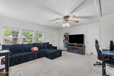 Centrally located 3 bedroom, 2 bathroom mobile home situated on - photo 7