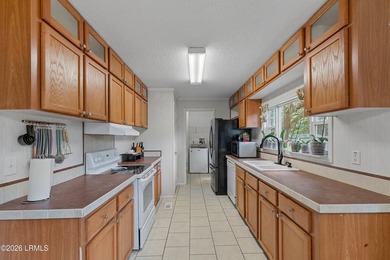 Centrally located 3 bedroom, 2 bathroom mobile home situated on - photo 10
