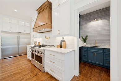 Introducing another exceptional Signature Series home by Thomas - photo 10