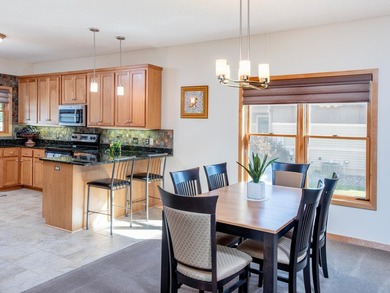 Cardinal built and lovingly cared for twin home in Cardinal Way - photo 4