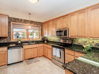 Cardinal built and lovingly cared for twin home in Cardinal Way - photo 6