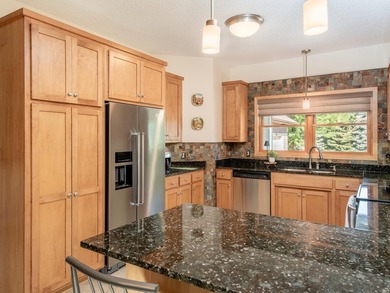 Cardinal built and lovingly cared for twin home in Cardinal Way - photo 7