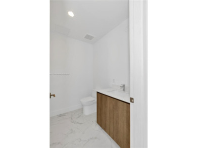 New spectacular boutique building, w 63 residences only, unit w