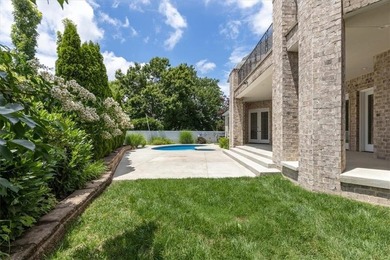 NOW $1,675,000 PINNACLE COUNTRY CLUB. This timeless - photo 31