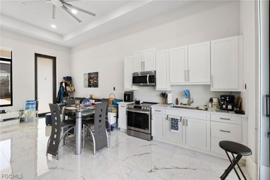 Modern large home on 1 acre, yes 20' entrance ,almost 10,000 sqf - photo 41