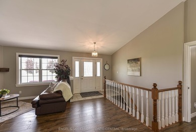 Welcome to Lake Dalrymple, where peaceful waterfront living - photo 4