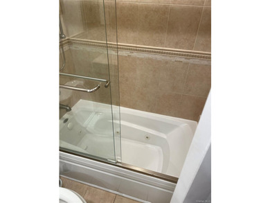 Welcome to this spacious and well-maintained Duplex in the heart - photo 17