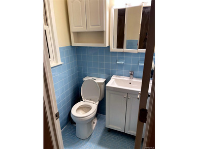 Welcome to this spacious and well-maintained Duplex in the heart - photo 19