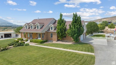 Beautiful 8,500+ sq ft home on 5.32 acres with stunning mountain - photo 2