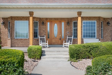 Beautiful 8,500+ sq ft home on 5.32 acres with stunning mountain - photo 4