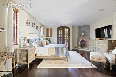 Luxury living surrounded by breathtaking water views awaits in - photo 19