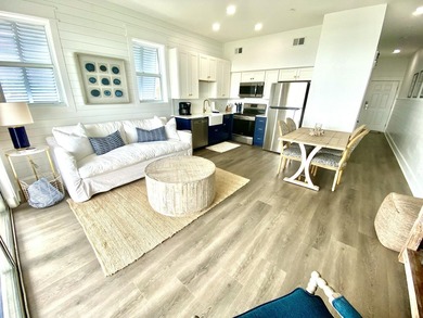 Adorable, completely renovated top floor, corner unit in Gulf - photo 9
