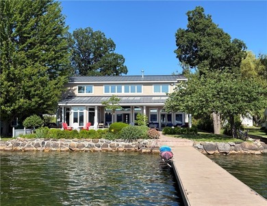 Perfectly positioned along Canandaigua Lake, this exceptional - photo 2