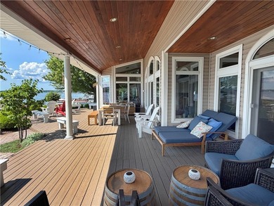 Perfectly positioned along Canandaigua Lake, this exceptional - photo 3