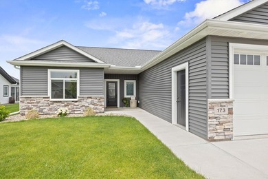 Enjoy the ease of one-level living in this beautifully designed - photo 2