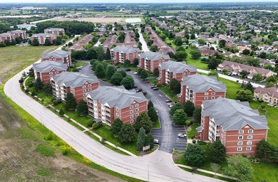 Welcome home to Brookside Place. This beautiful third-floor - photo 35
