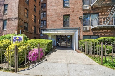 Welcome to this newly renovated 1 bedroom unit in the desirable - photo 1