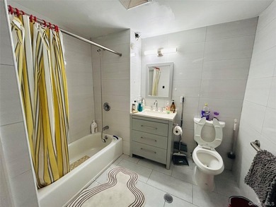 Presenting an exclusive residence on Maple Ave, Flushing - a - photo 7