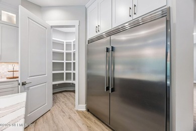 Focused on neutral, this Coastal Classic is all about simple - photo 19
