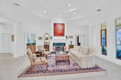 Elegant Oak Harbor, Bermuda style architecture set on a fabulous - photo 5