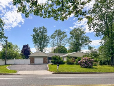 Very Spacious (2300 Square Feet) Large expanded ranch with - photo 2
