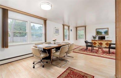 Very Spacious (2300 Square Feet) Large expanded ranch with - photo 7