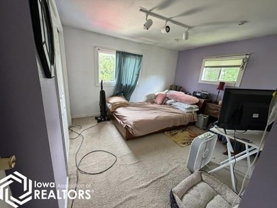 Looking for the perfect starter home at Holiday Lake with room - photo 12