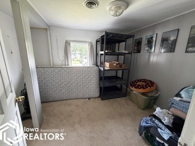 Looking for the perfect starter home at Holiday Lake with room - photo 13