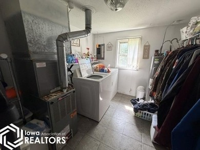 Looking for the perfect starter home at Holiday Lake with room - photo 14