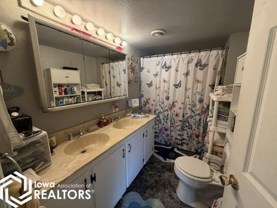 Looking for the perfect starter home at Holiday Lake with room - photo 15