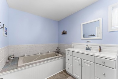 This meticulously maintained south end 2-bedroom, 1.5-bathroom - photo 15